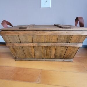 Harry & David Large Lidded Picnic Basket  Leather Handles L 10" x W 14.5" x H7.5